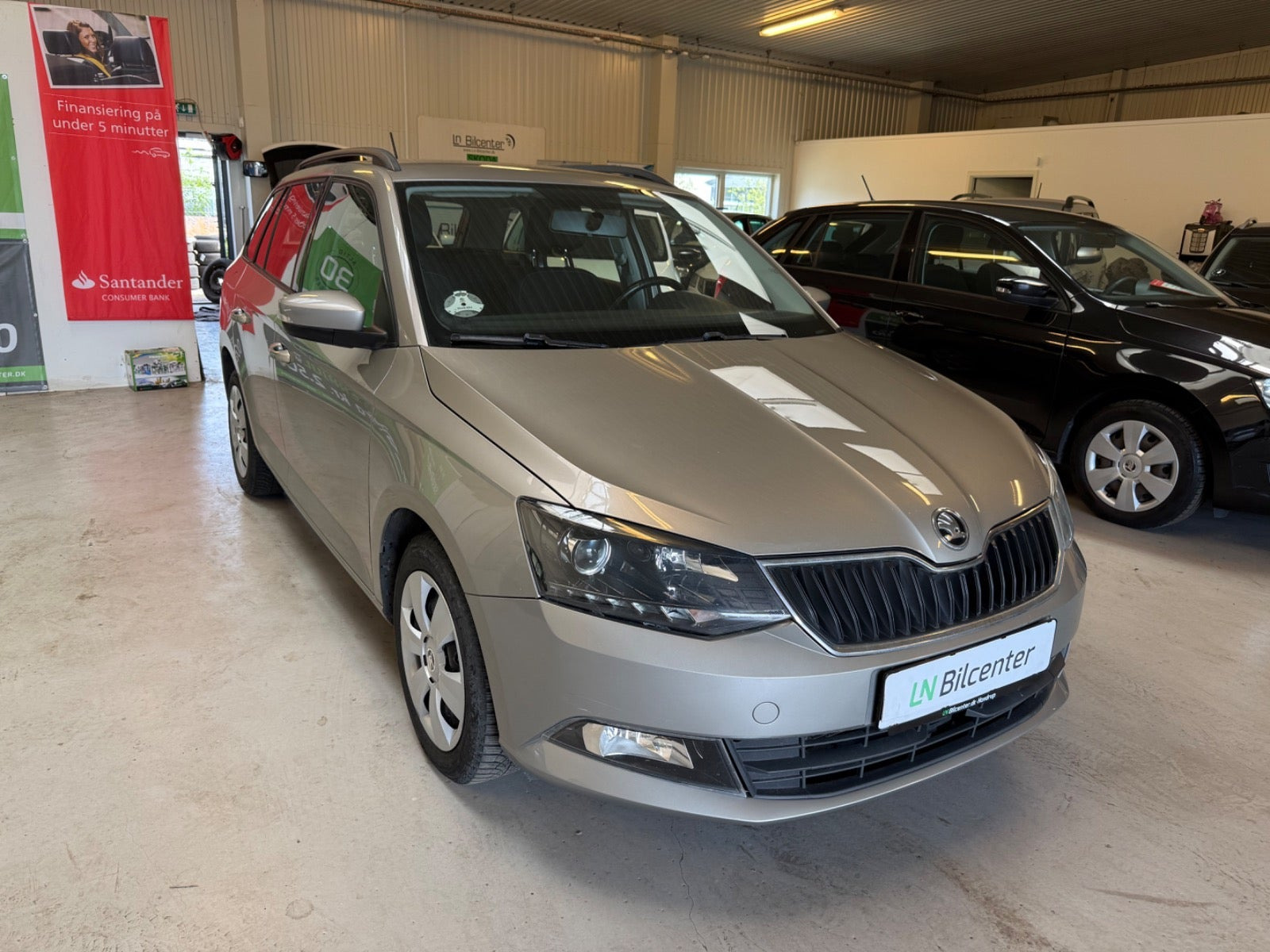 Beige Skoda Fabia fra 2015