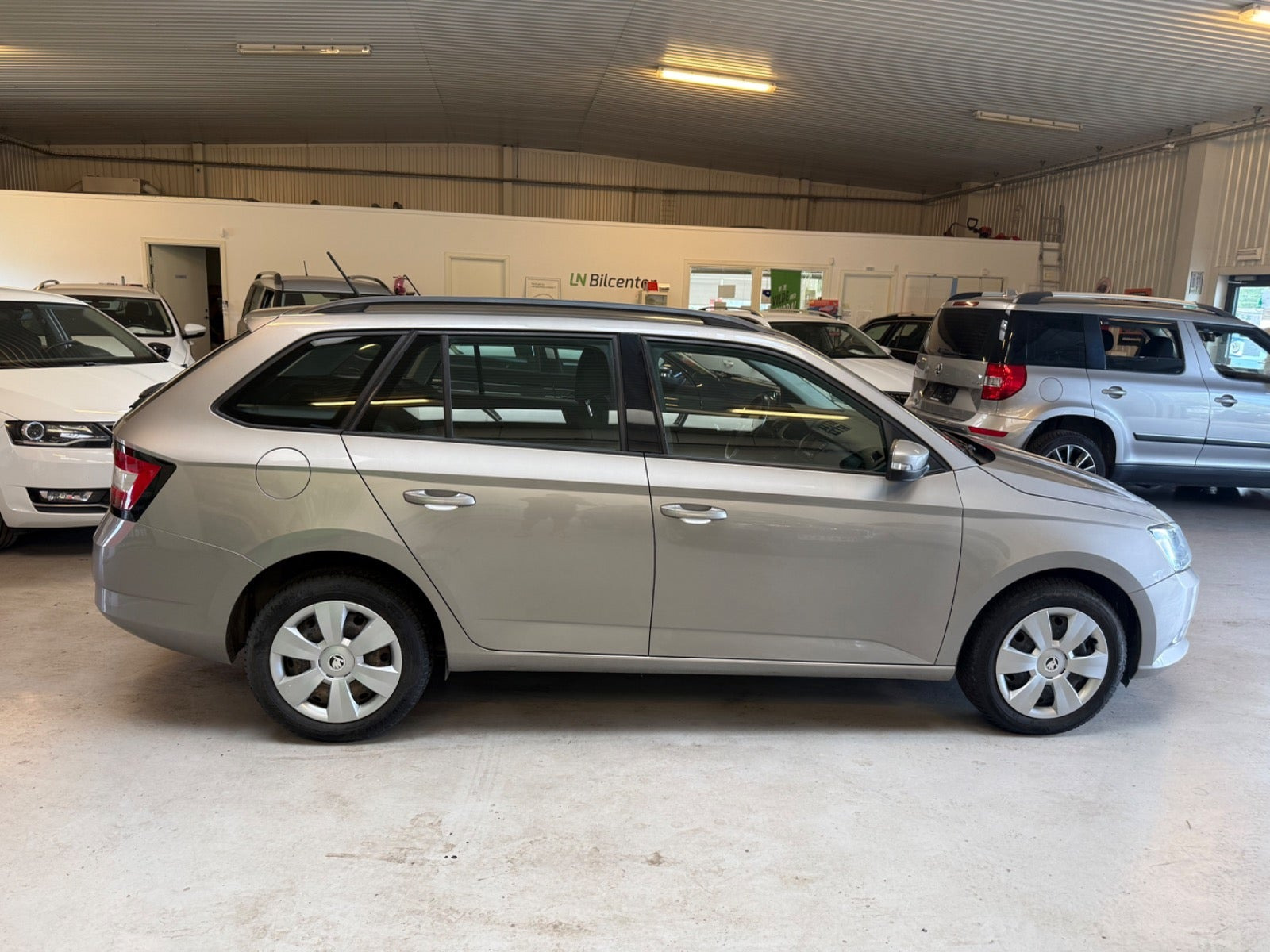 Beige Skoda Fabia fra 2015