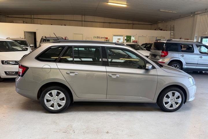 Beige Skoda Fabia fra 2015