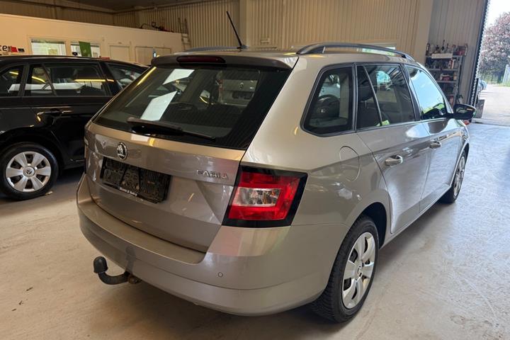 Beige Skoda Fabia fra 2015