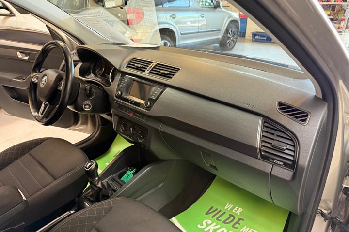 Beige Skoda Fabia fra 2015