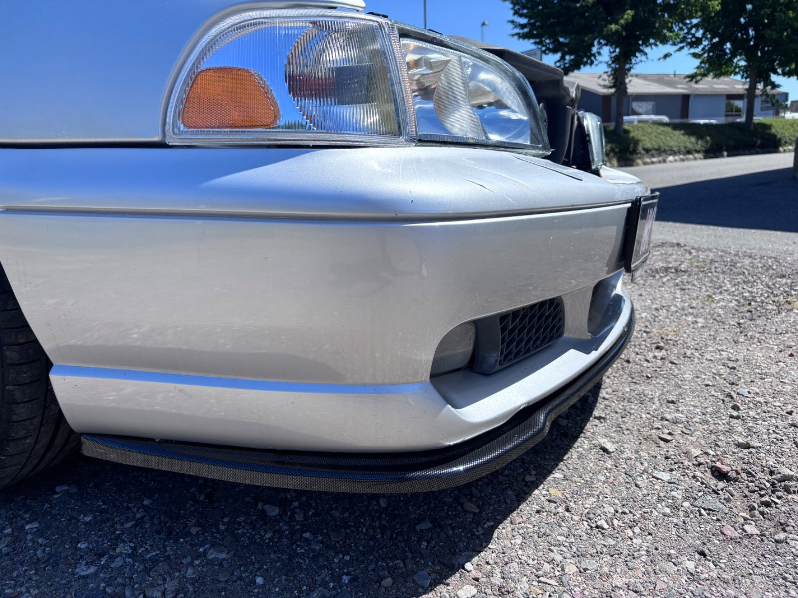 Gul Volvo V70 fra 1997