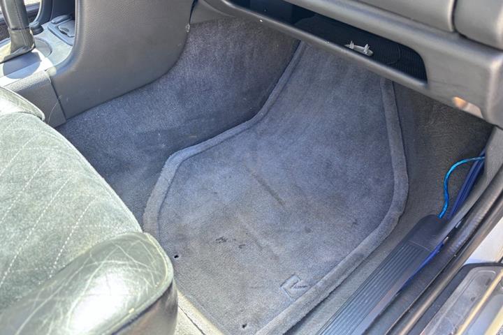 Gul Volvo V70 fra 1997
