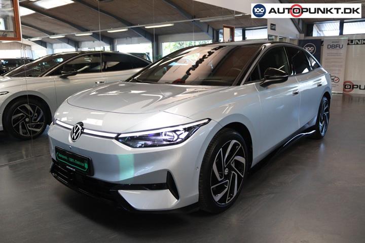 Sølv VW ID.7 fra 2025 set udefra