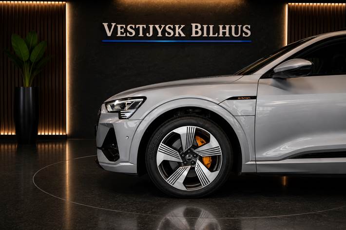 Sølv Audi e-tron fra 2022