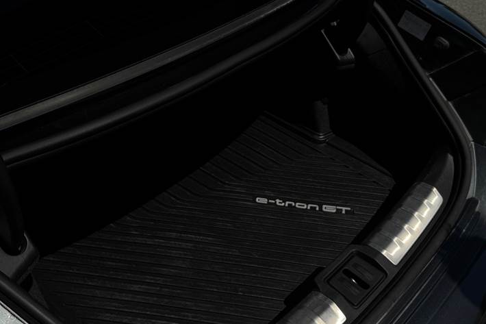 Grå Audi e-tron GT fra 2022