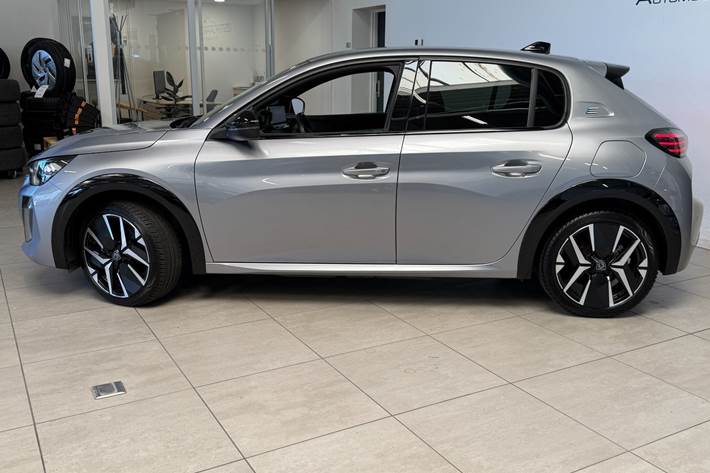 Sølv Peugeot e-208 fra 2024