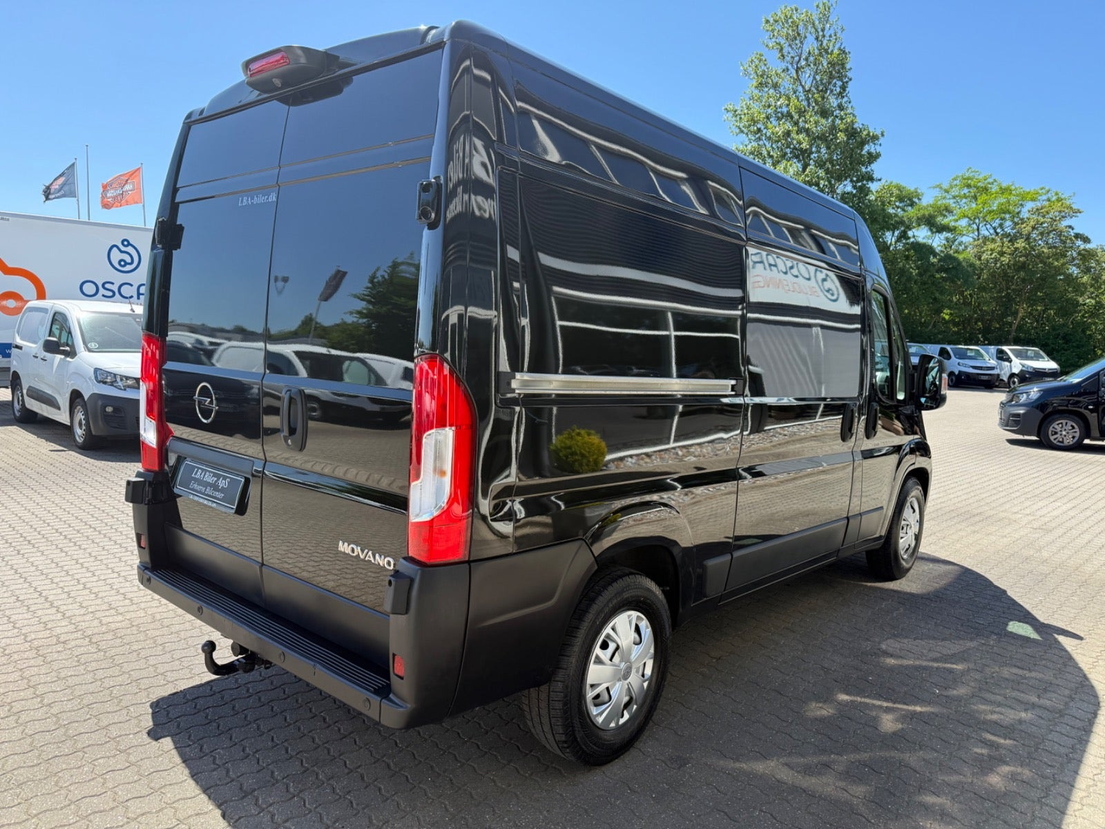 Sort Opel Movano fra 2022