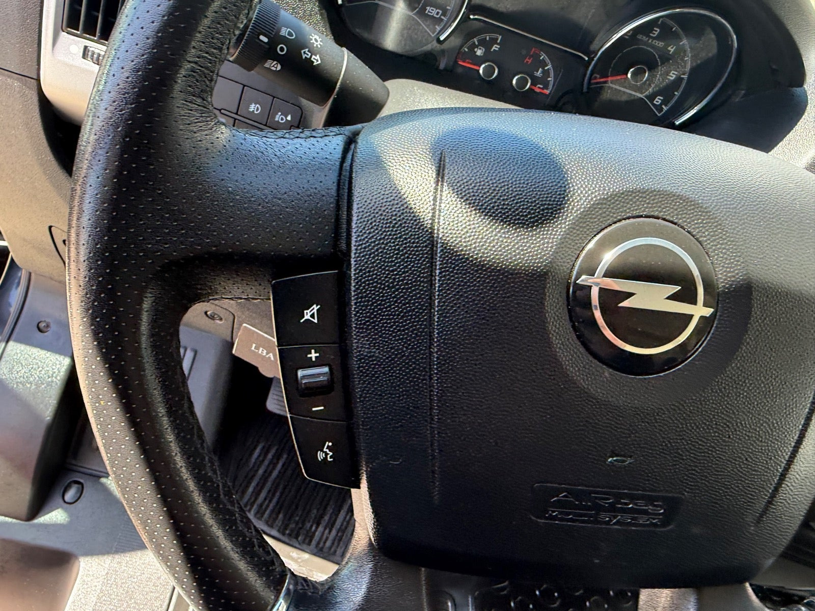 Sort Opel Movano fra 2022