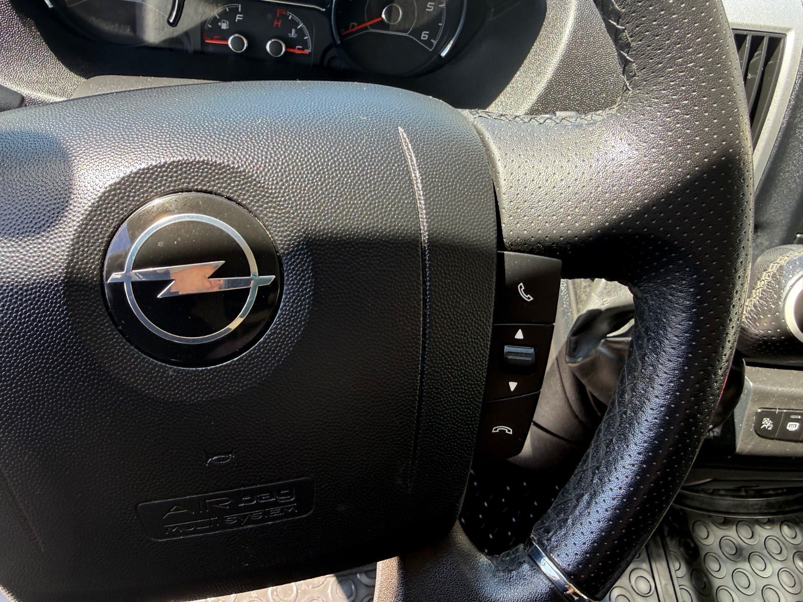 Sort Opel Movano fra 2022