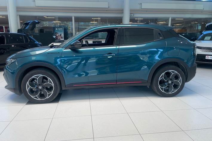 Grøn Alfa Romeo Junior fra 2024
