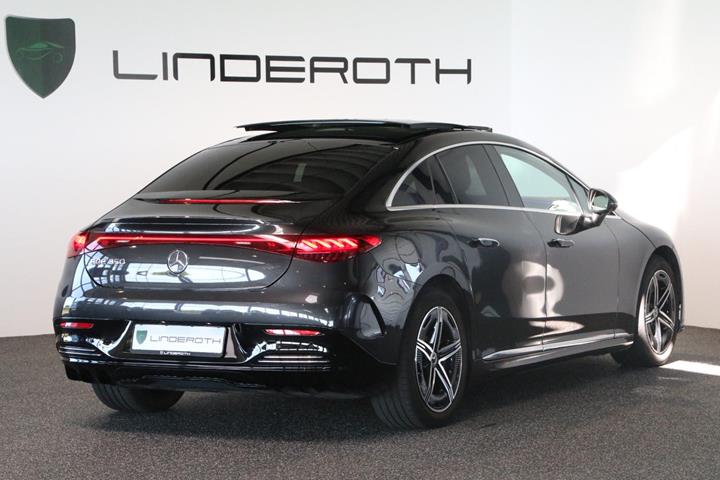 Grå Mercedes EQE350 fra 2023
