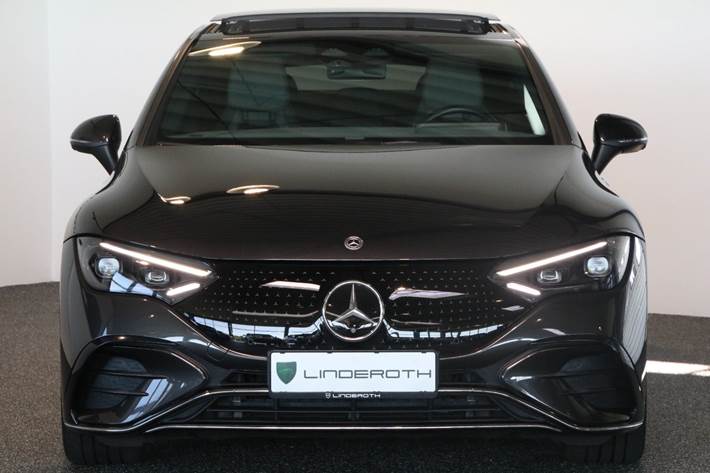 Grå Mercedes EQE350 fra 2023