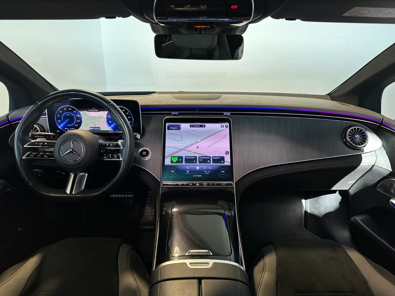 Grå Mercedes EQE350 fra 2023