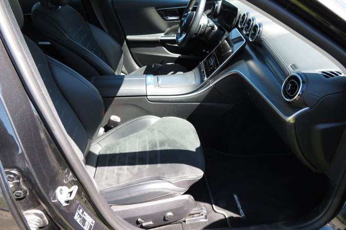 Grå Mercedes C300 e fra 2022