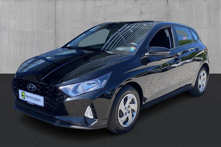 Sort Hyundai i20 fra 2023 set udefra