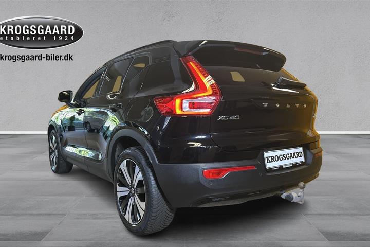 Sort Volvo XC40 fra 2023