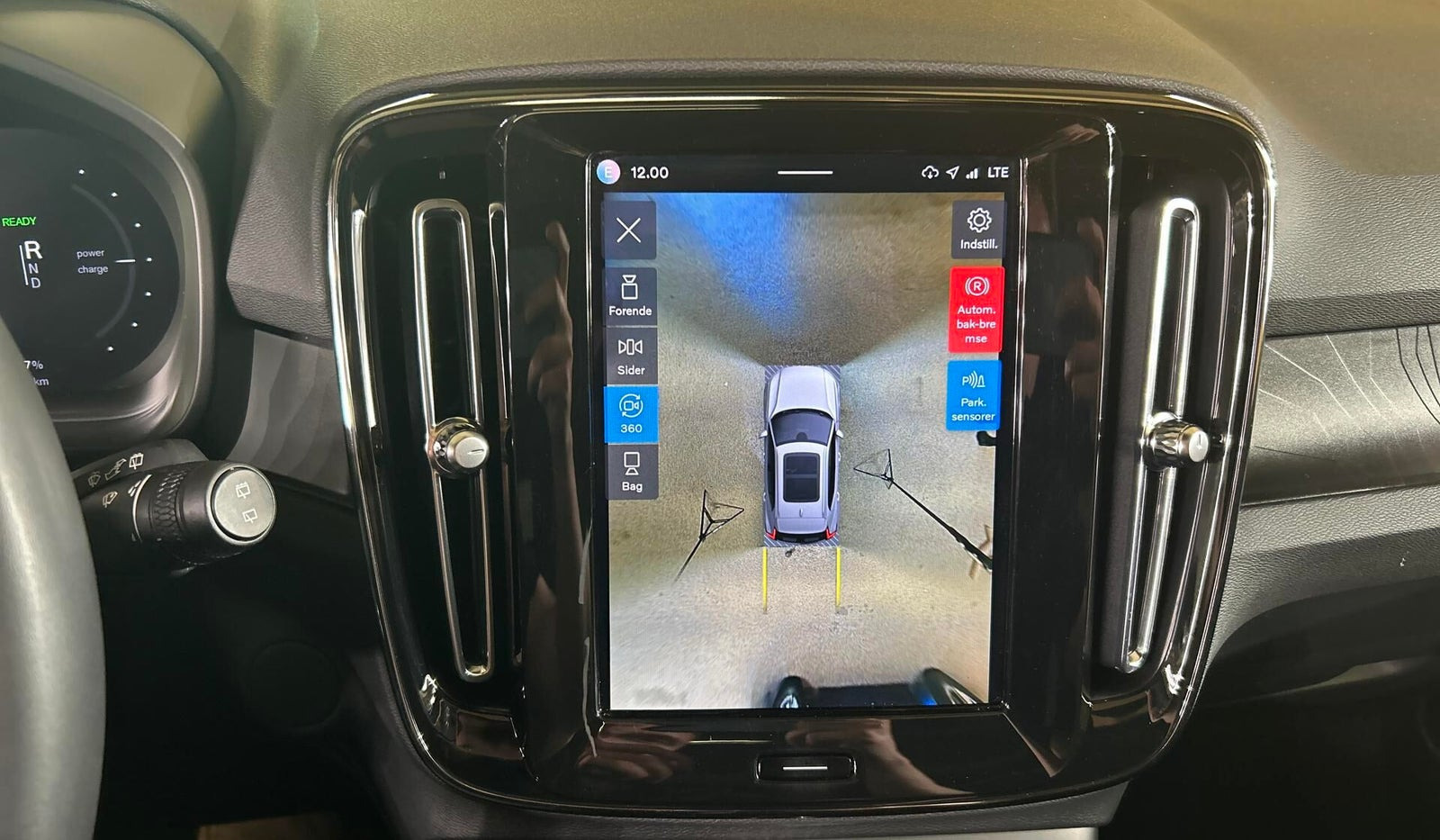 Sort Volvo XC40 fra 2023