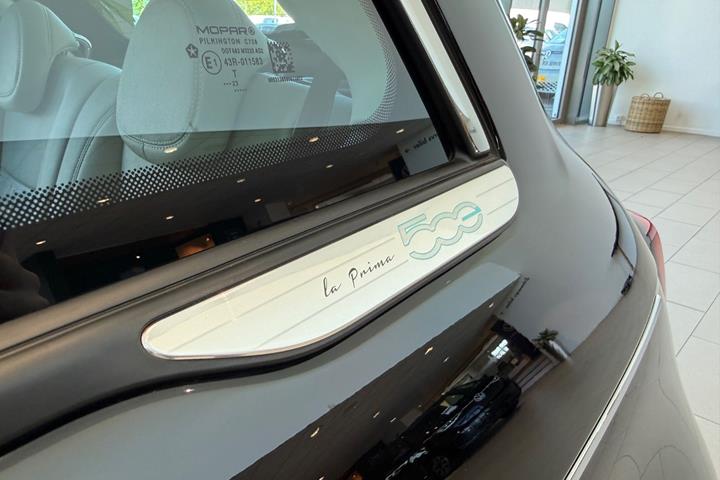 Sort Fiat 500e fra 2023