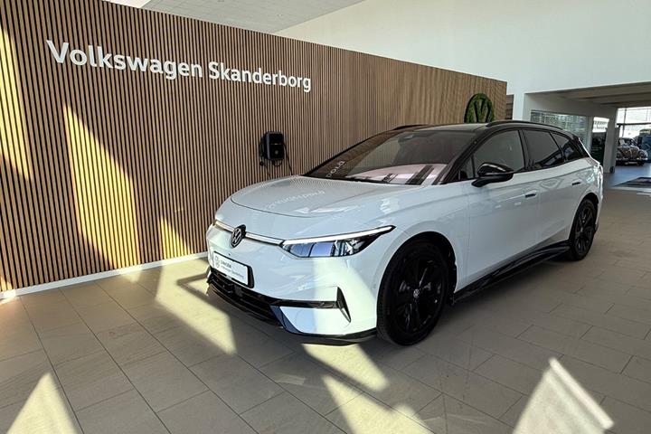 Hvid VW ID.7 fra 2025 set udefra