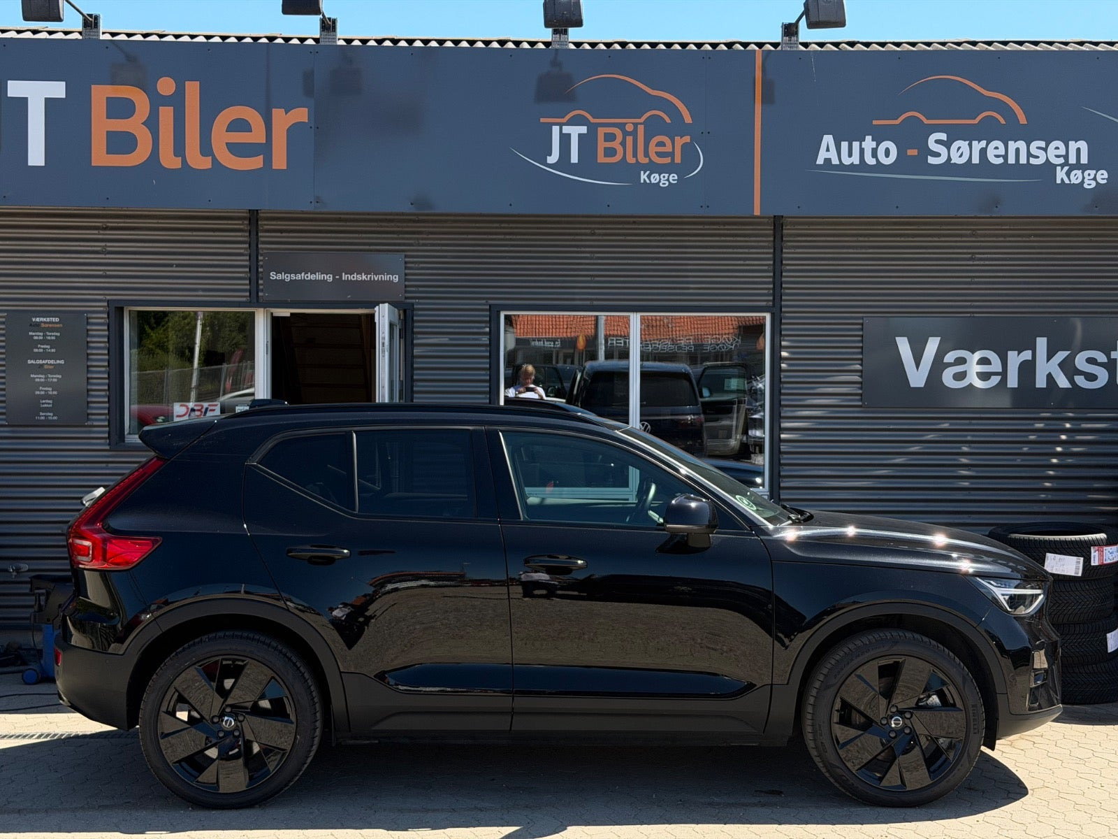 Sort Volvo EX40 fra 2025