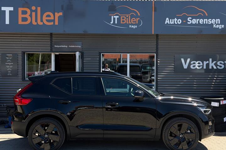 Sort Volvo EX40 fra 2025