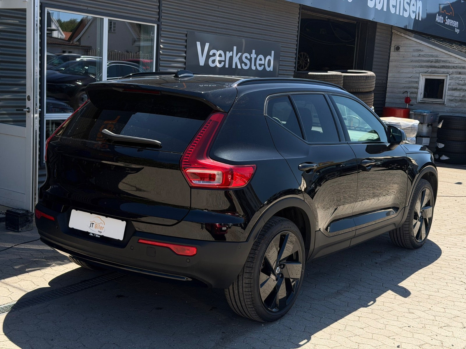Sort Volvo EX40 fra 2025