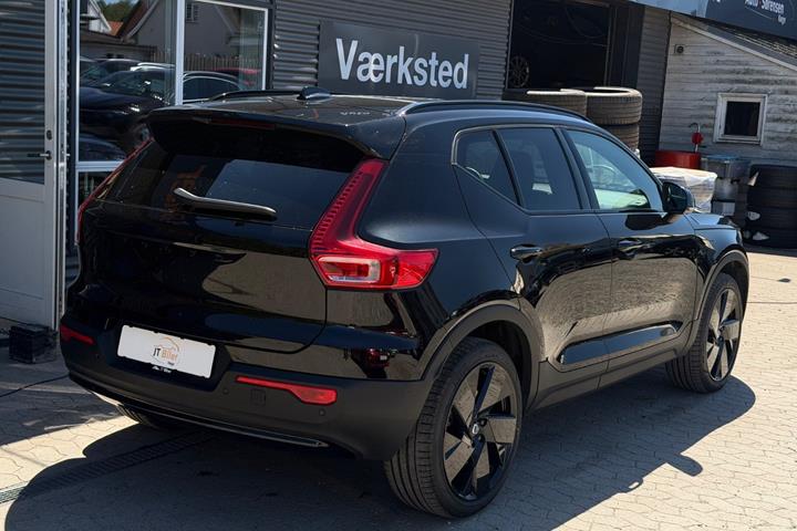 Sort Volvo EX40 fra 2025