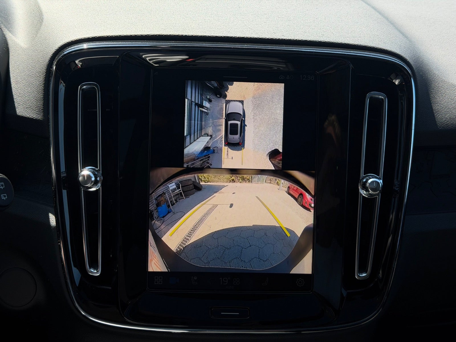 Sort Volvo EX40 fra 2025