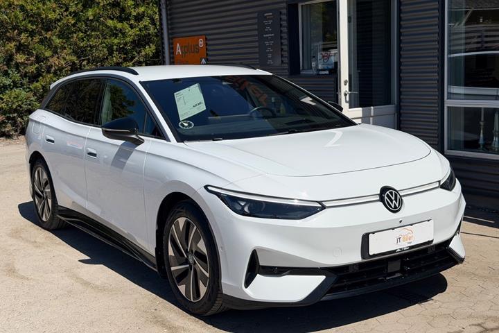 Hvid VW ID.7 fra 2025 set udefra