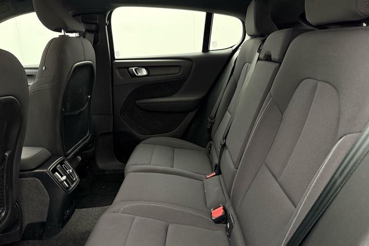Grå Volvo C40 fra 2024