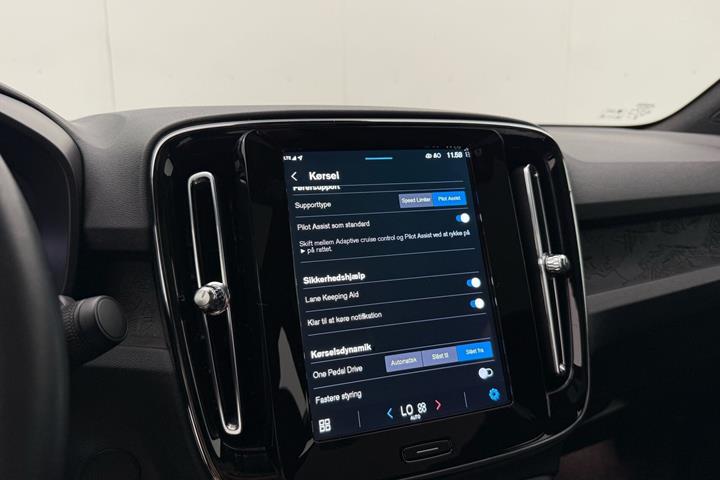 Grå Volvo C40 fra 2024