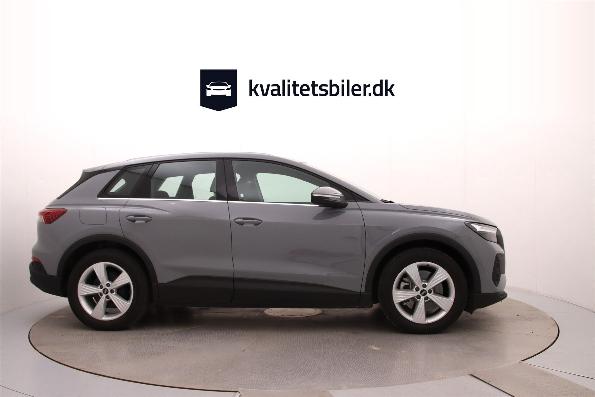 Grå Audi Q4 fra 2024