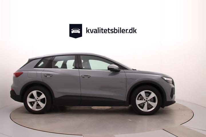 Grå Audi Q4 fra 2024