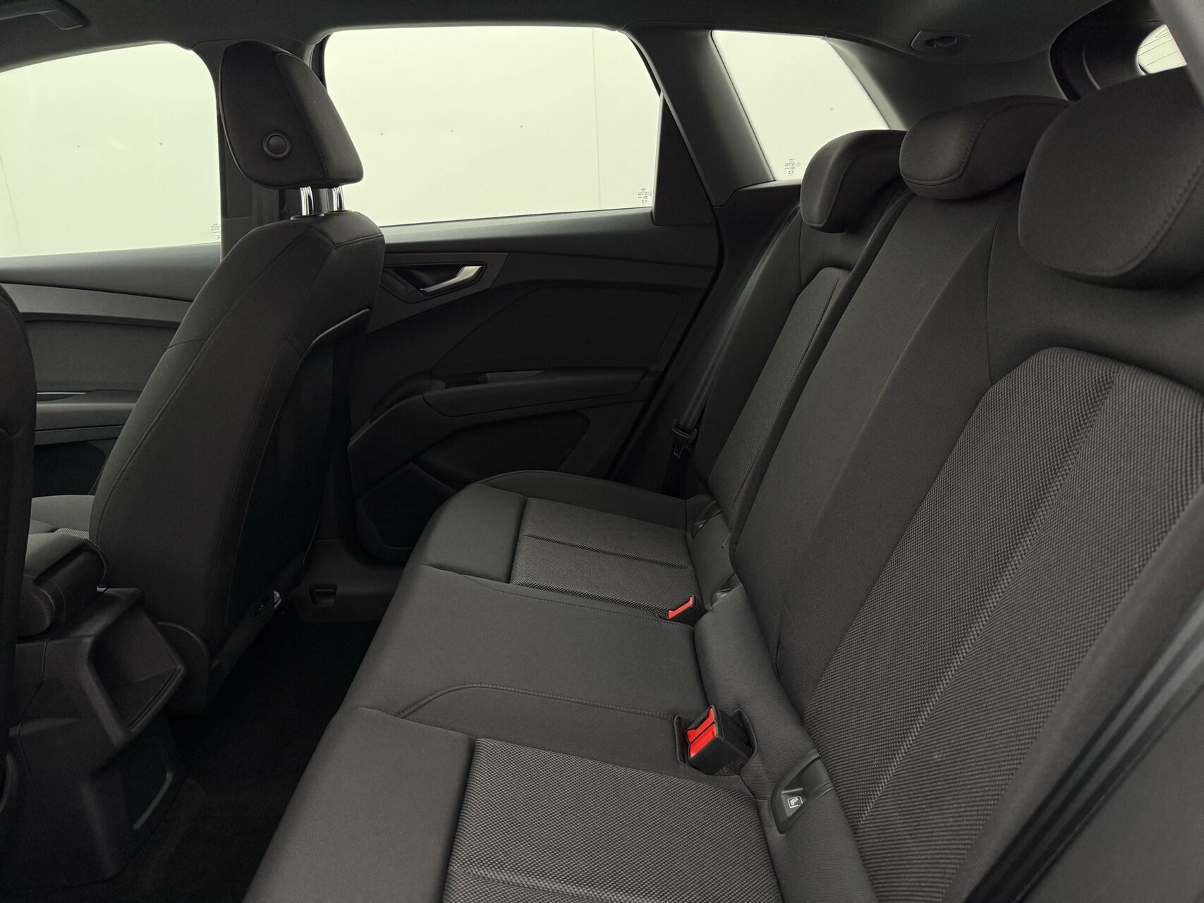 Grå Audi Q4 fra 2024