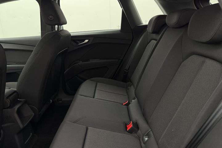 Grå Audi Q4 fra 2024
