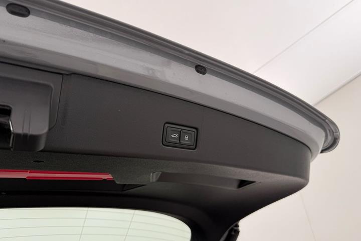 Grå Audi Q4 fra 2024