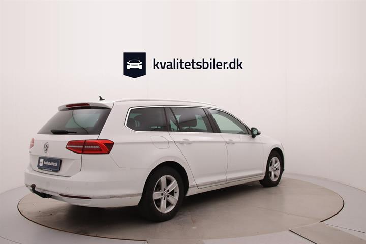 Hvid VW Passat fra 2018