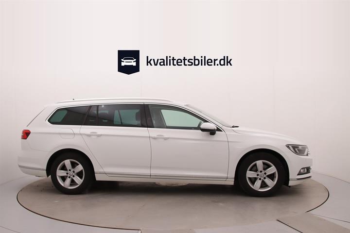 Hvid VW Passat fra 2018