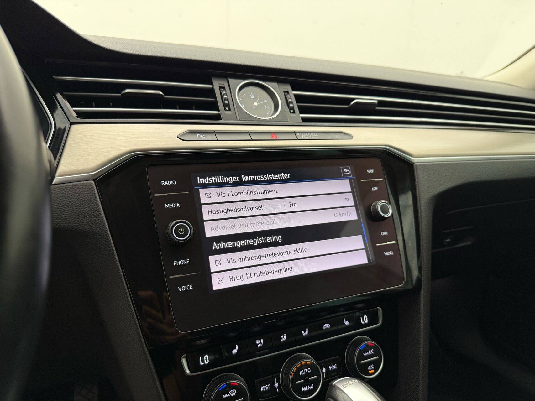 Hvid VW Passat fra 2018