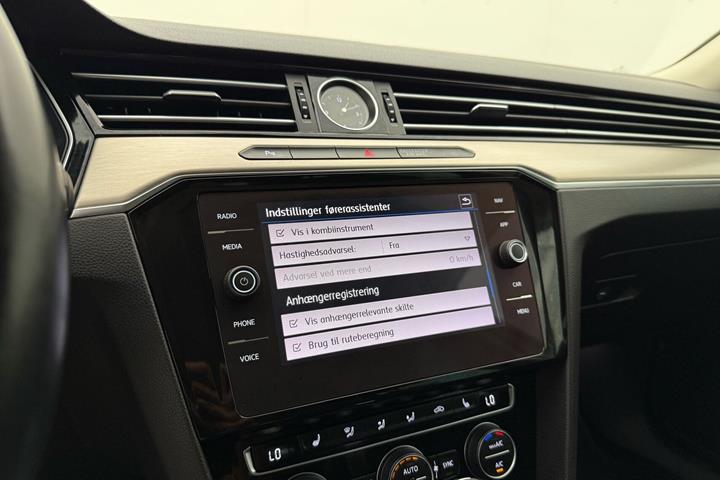 Hvid VW Passat fra 2018
