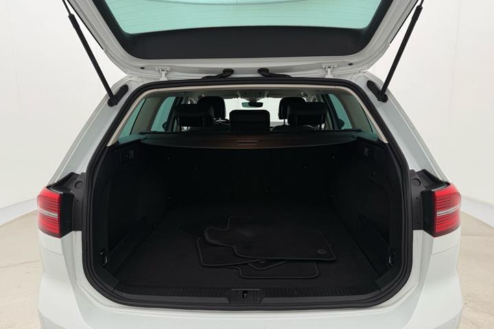 Hvid VW Passat fra 2018