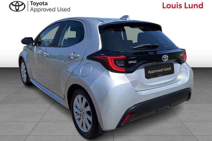 Sølv Toyota Yaris fra 2022