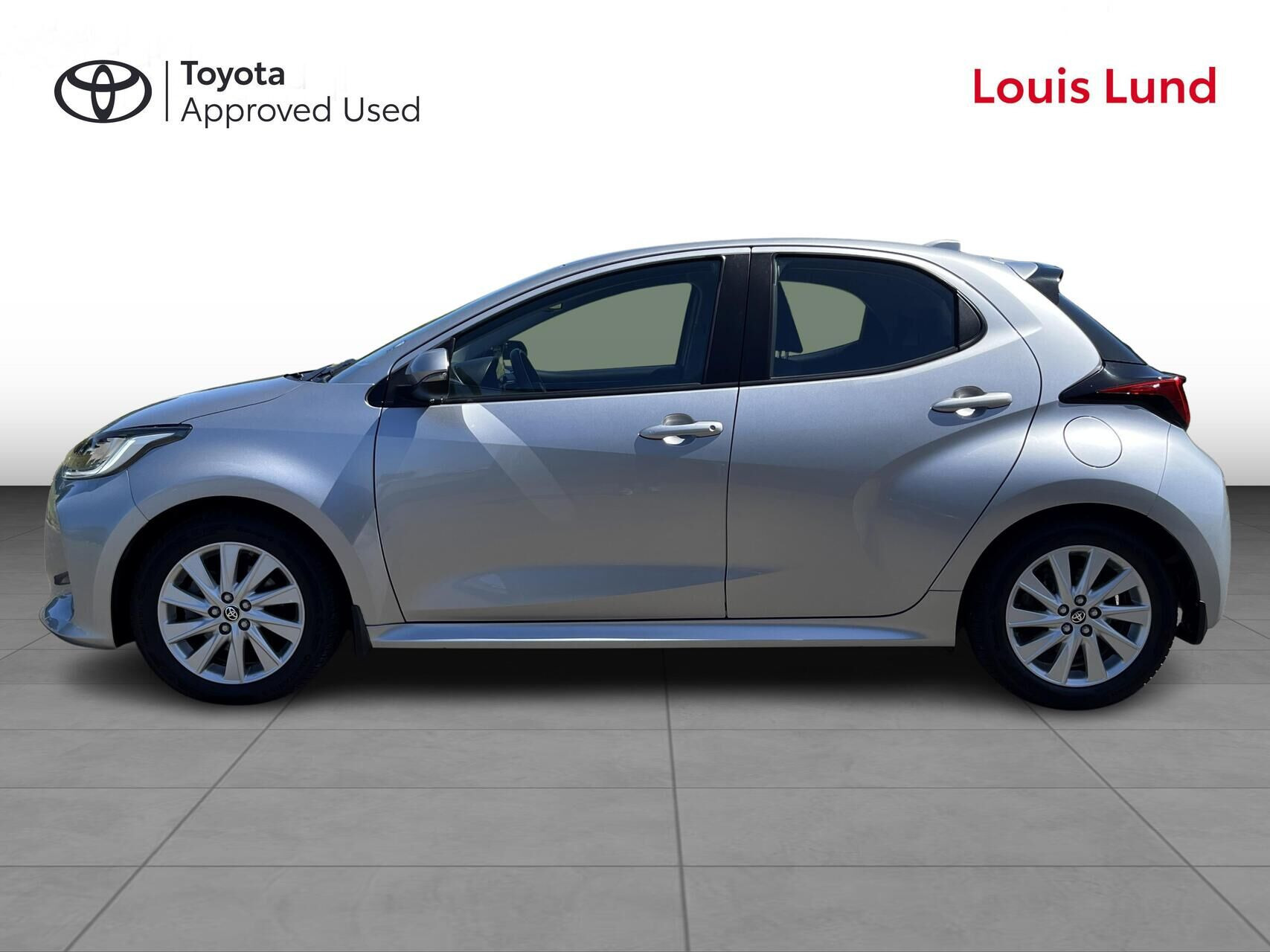 Sølv Toyota Yaris fra 2022