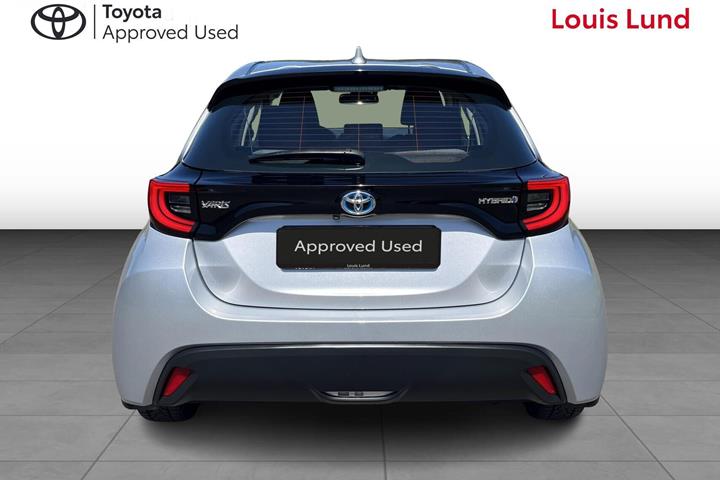 Sølv Toyota Yaris fra 2022