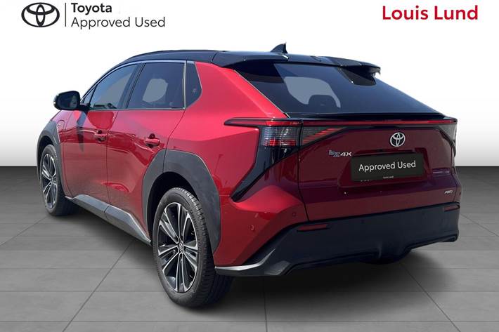 Rød Toyota BZ4X fra 2024
