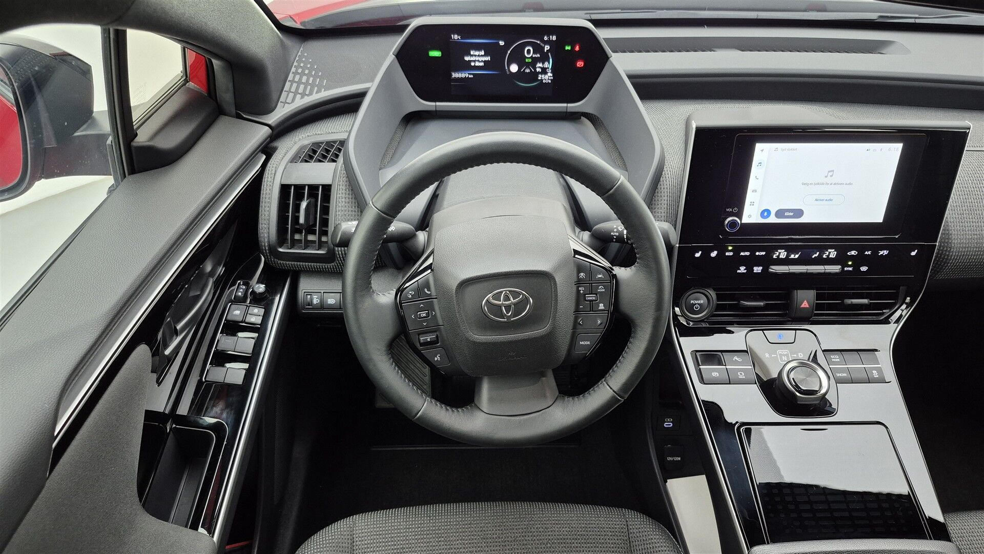 Rød Toyota BZ4X fra 2024