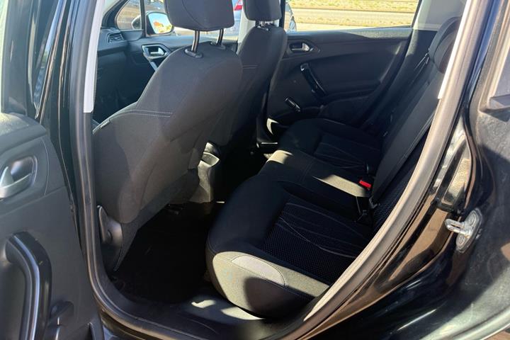 undefined Peugeot 208 fra 2012
