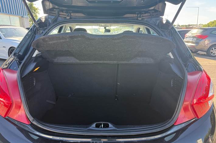undefined Peugeot 208 fra 2012