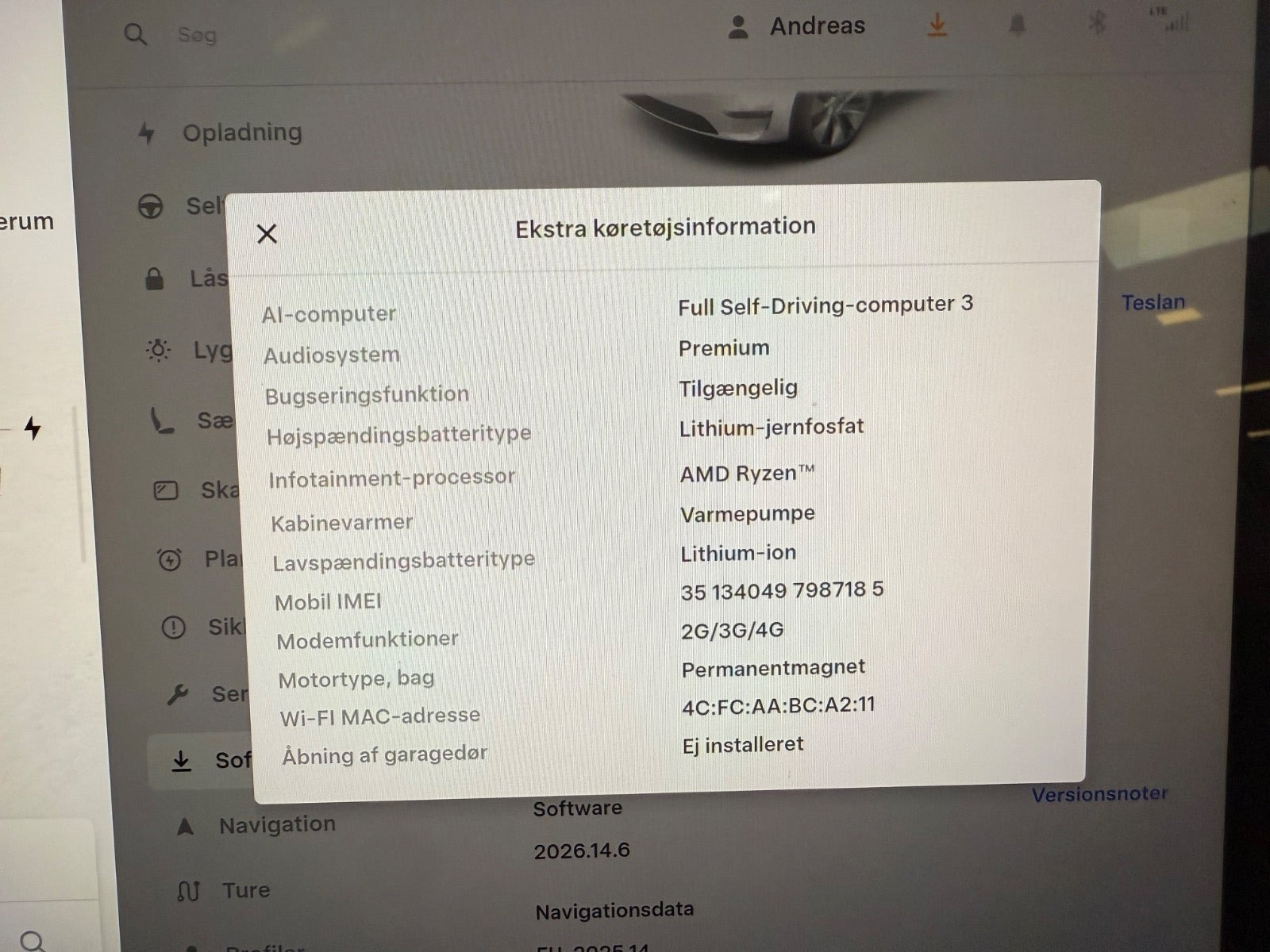 Hvid Tesla Model Y fra 2023